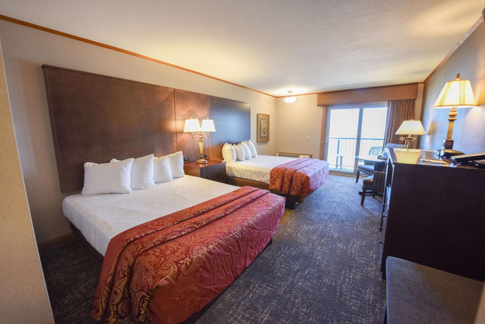 Queen Room Two Queen Beds Lake View