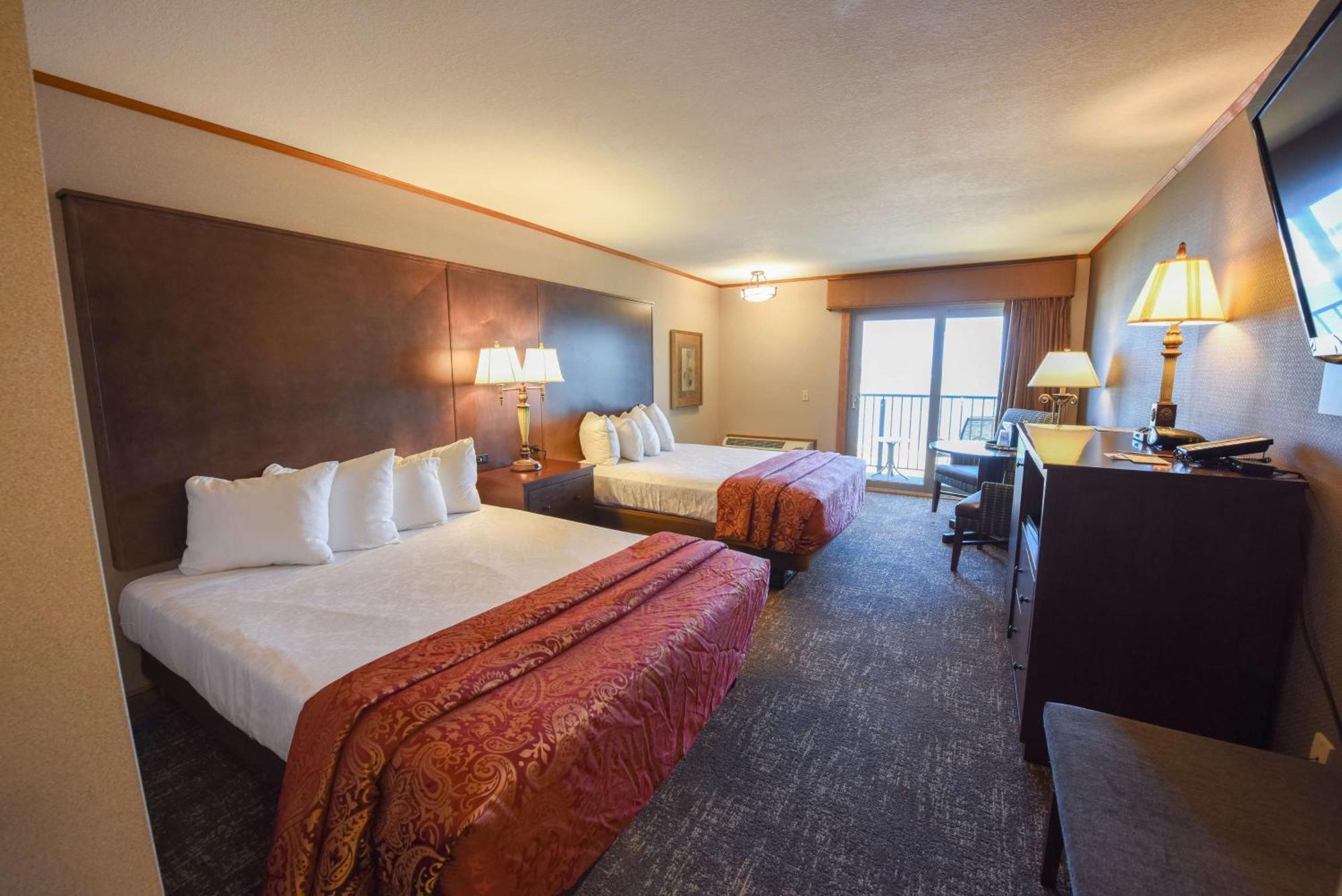 Queen Room Two Queen Beds Lake View