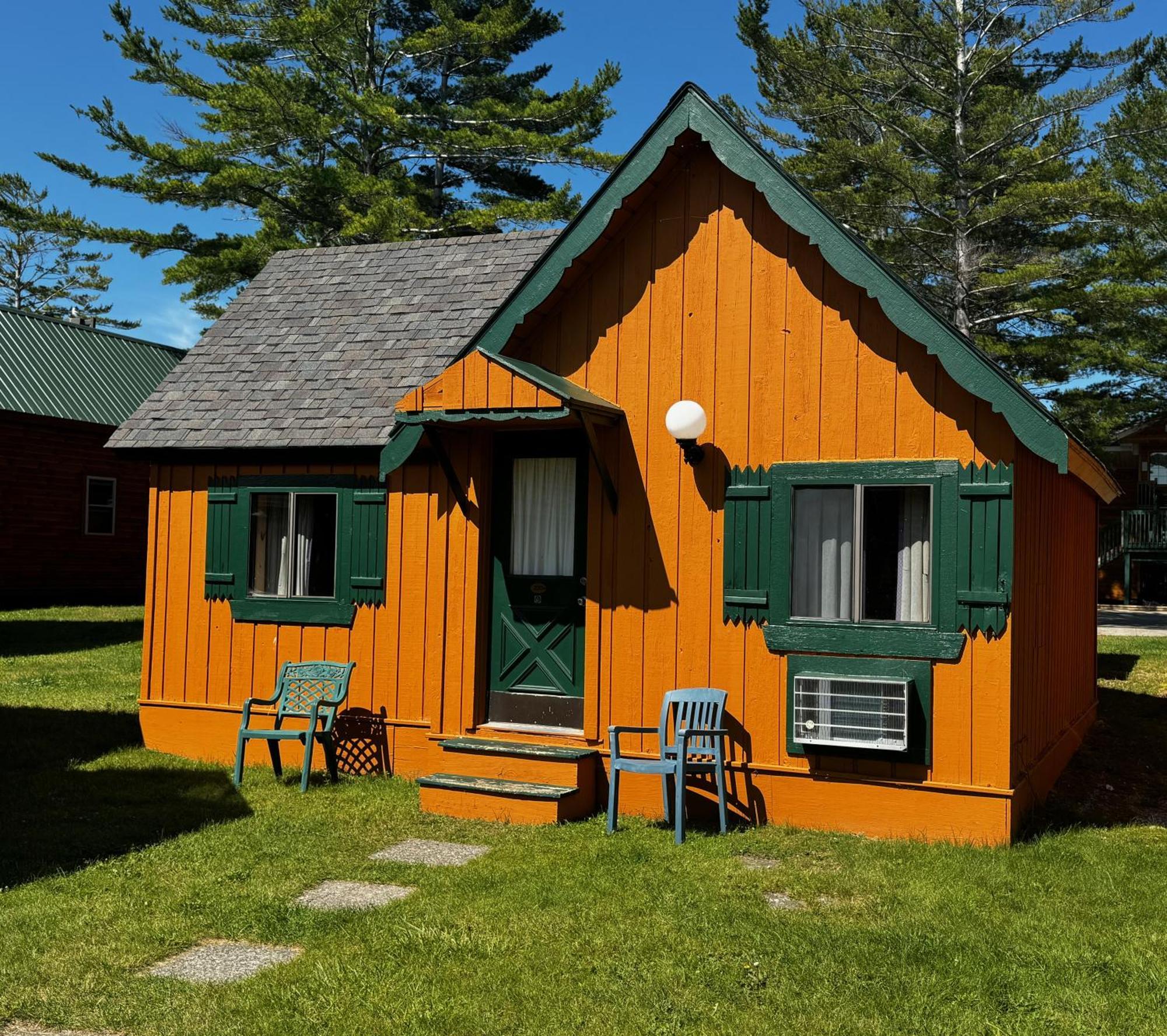 Chalet with Two Queen Beds