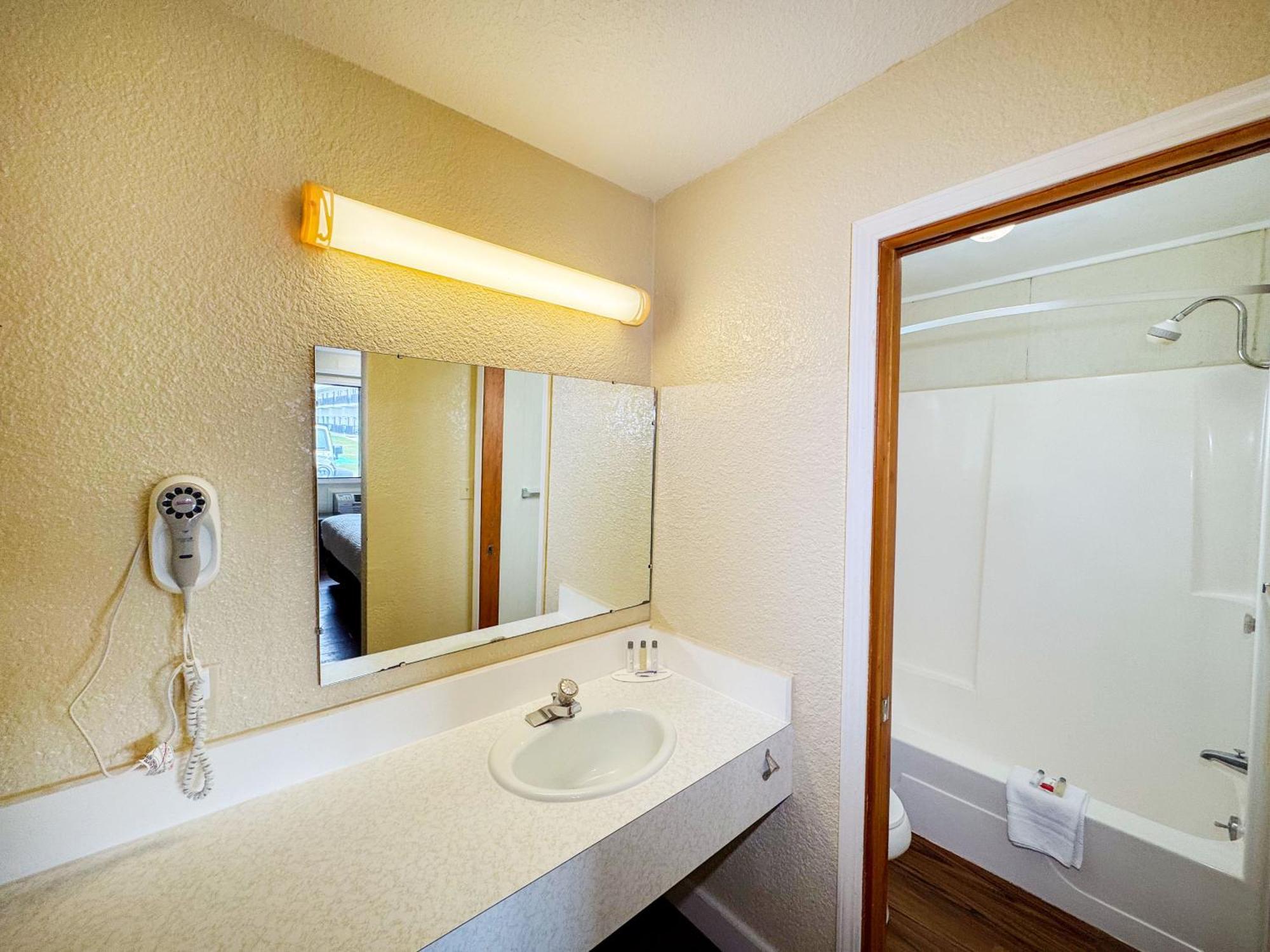 Queen Room with Two Queen Beds - Disability Access/Non-Smoking,1693284107:JPEG