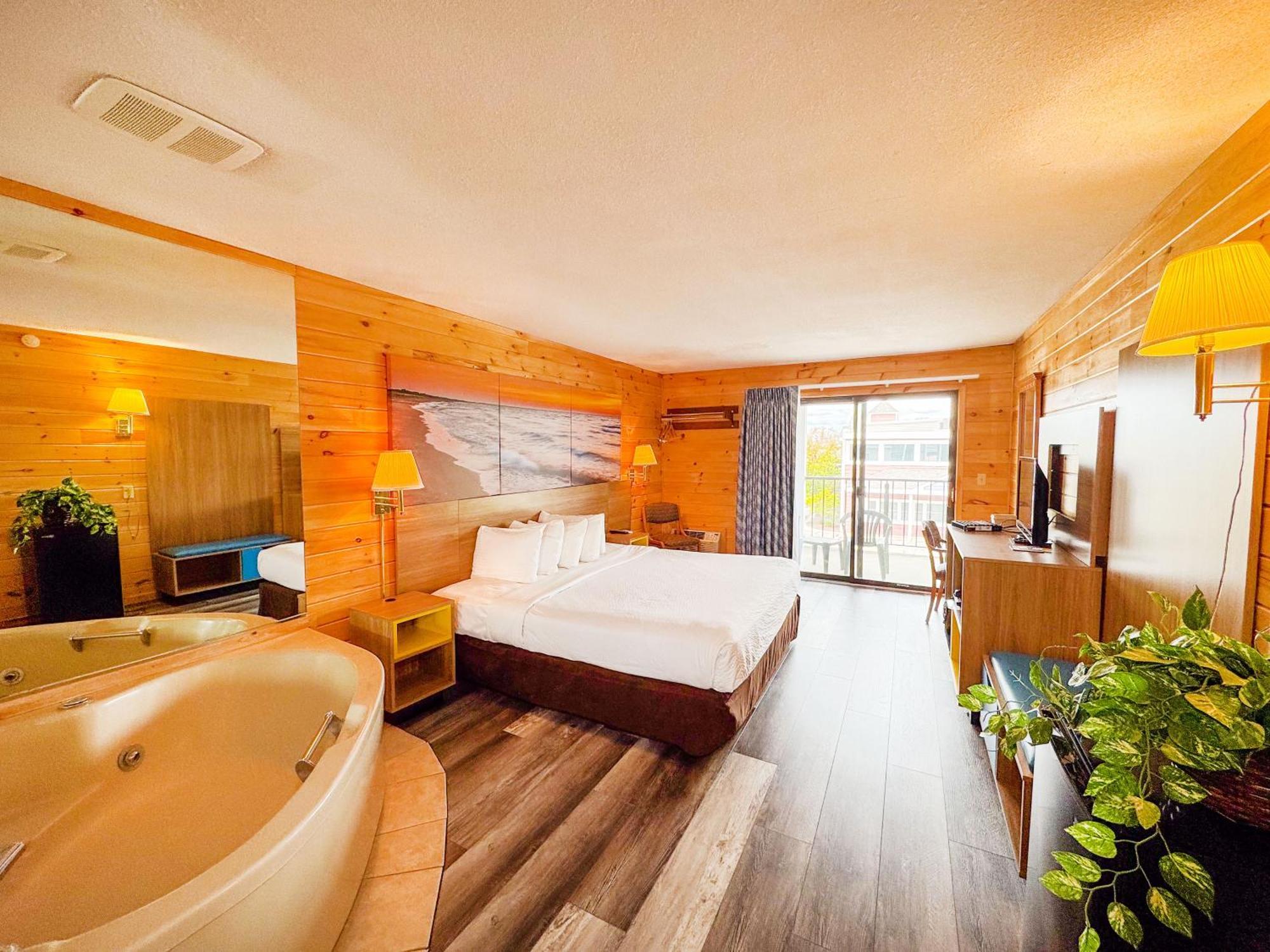 Deluxe King Suite,1696622648:JPEG