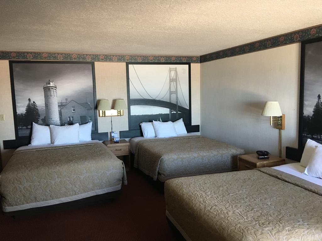 Lakefront Superior Queen Room with Three Queen Beds - Non-Smoking,411370566:JPEG