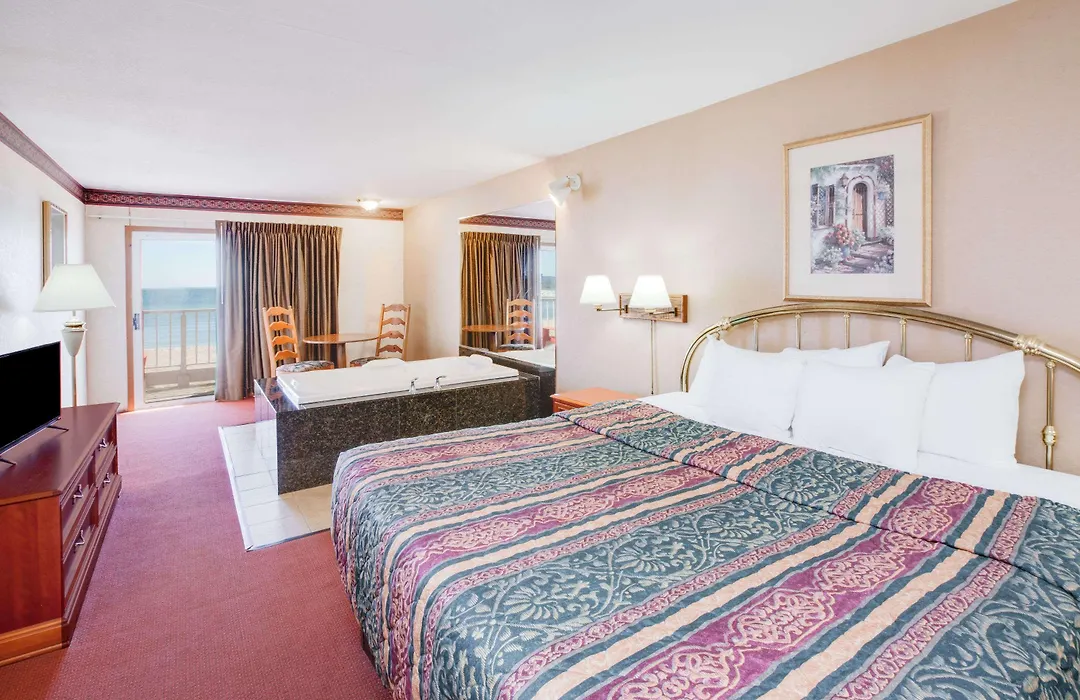 Super 8 By Wyndham Mackinaw City/Beachfront Area-1