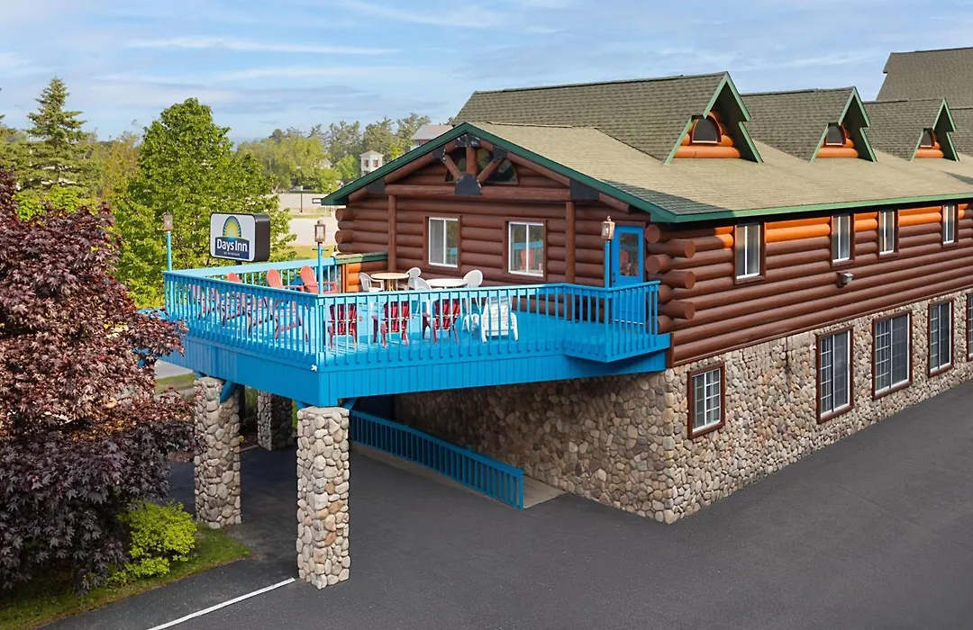 Days Inn By Wyndham Mackinaw City - Bridgeview Area-1
