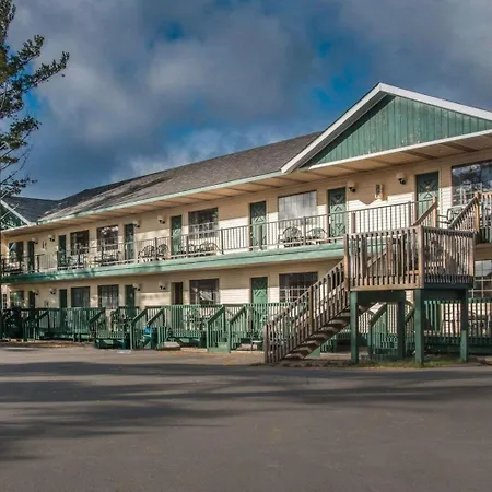 Econo Lodge Bayview-3