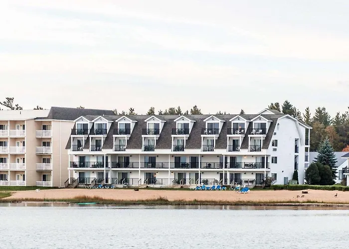 Quality Inn & Suites Mackinaw City Beachfront