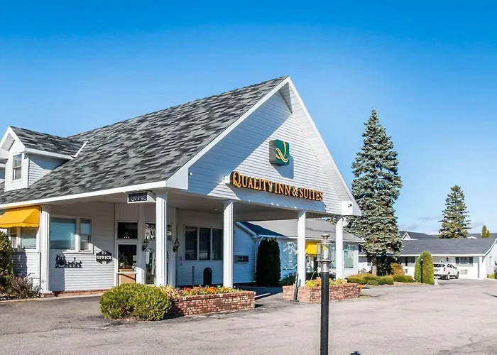 Quality Inn & Suites Mackinaw City Beachfront