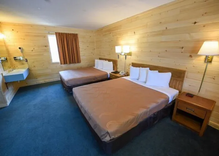 Blue Water Beachfront Hotel & Waterpark Mackinaw City