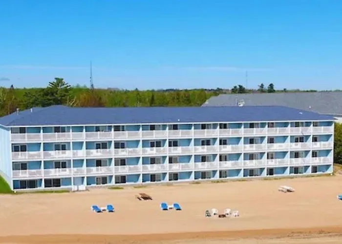 Blue Water Beachfront Hotel & Waterpark Mackinaw City