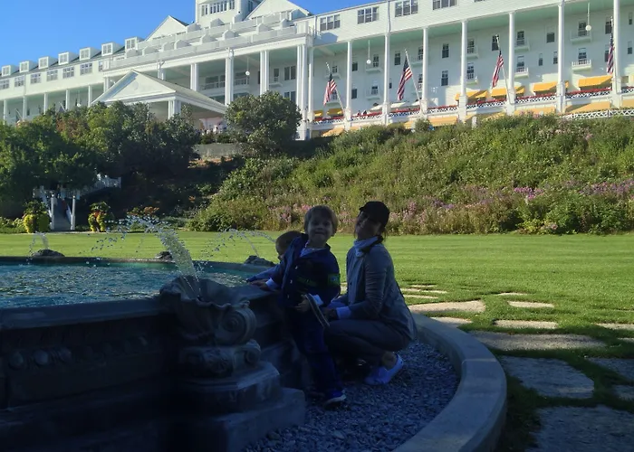 Parkside Inn Bridgeview Mackinaw City