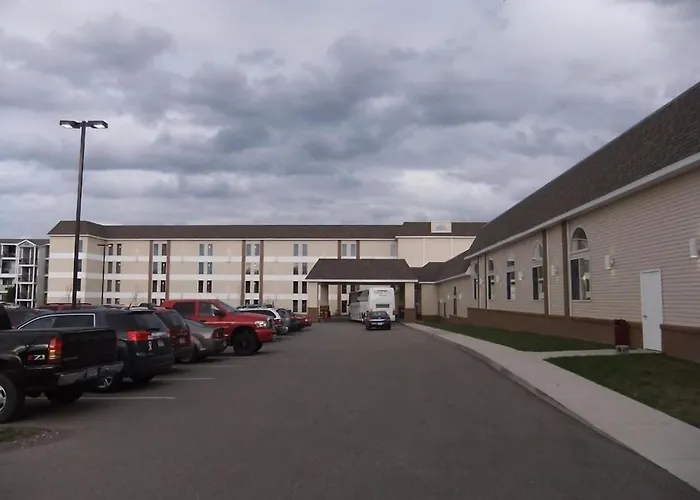 Mackinaw Beach And Bay Inn & Suites Mackinaw City