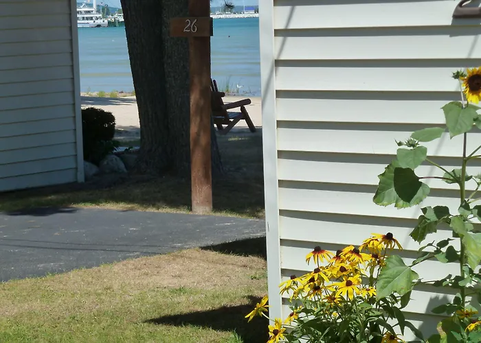 Beach House Lakeside Cottages Mackinaw City